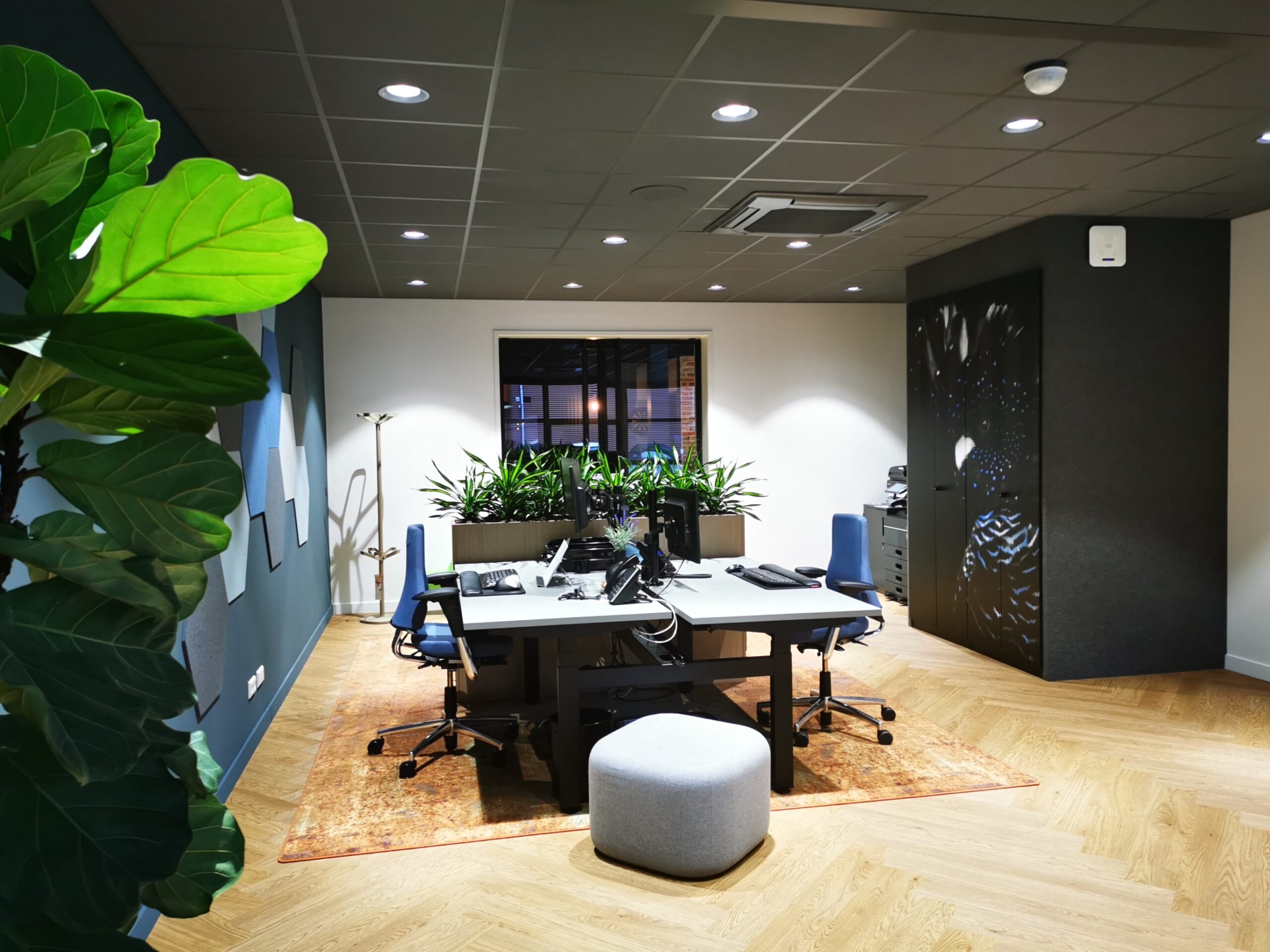 inside office kantoor clubhuis