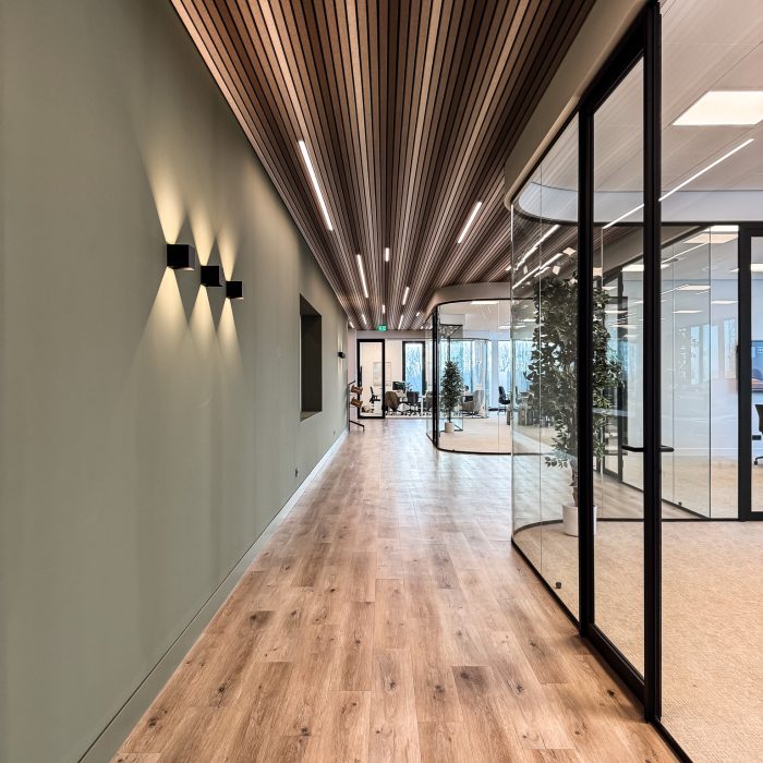 5 alternatieven voor standaard witte plafondtegels in kantoorinrichting